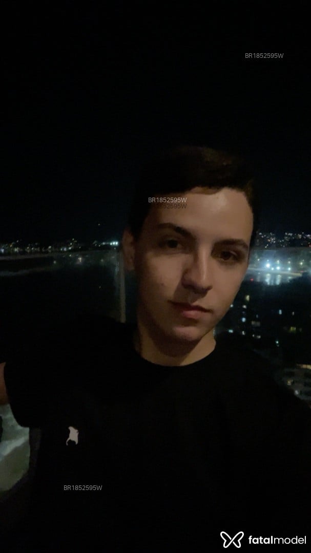 Acompanhante homem morena (o) de olhos mel em Rio de Janeiro Acompanhante homem morena (o) de olhos mel em Rio de Janeiro - Fernando