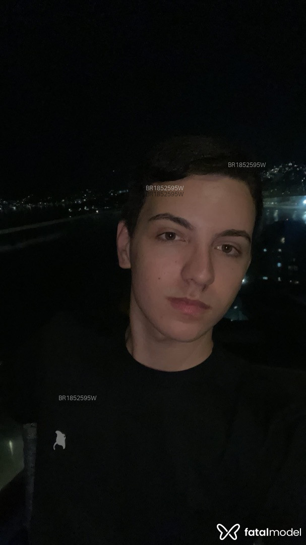 Acompanhante homem morena (o) de olhos mel em Rio de Janeiro Acompanhante homem morena (o) de olhos mel em Rio de Janeiro - Fernando