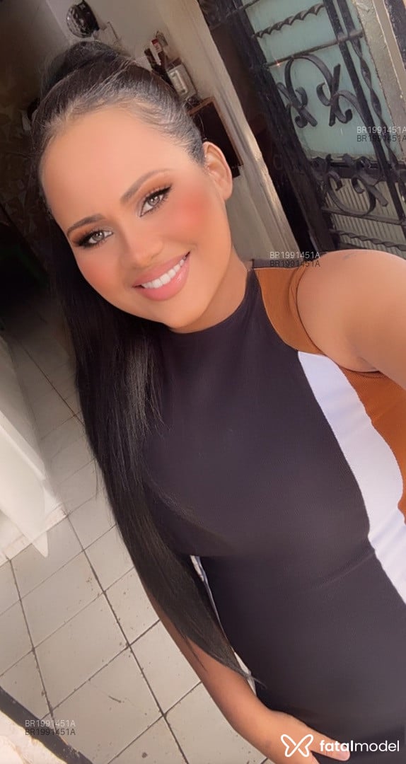 Acompanhante mulher morena (o) de olhos castanhos - Nicole Ferraz Acompanhante mulher morena (o) de olhos castanhos - Nicole Ferraz