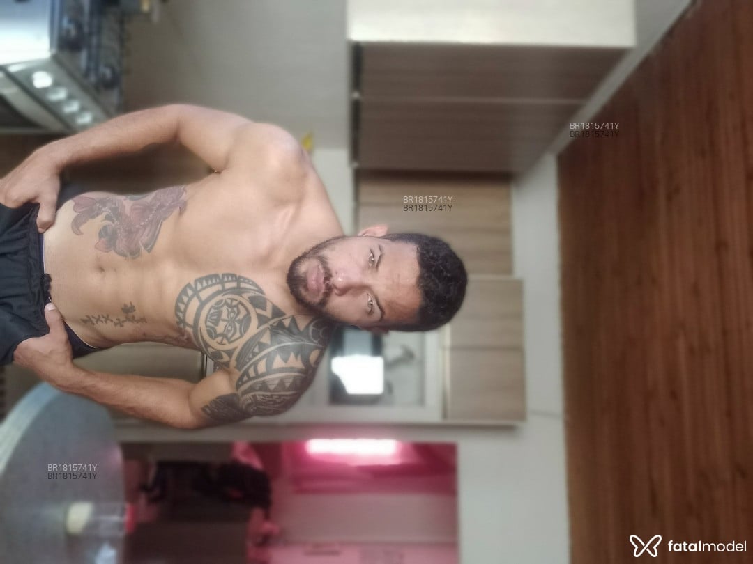 Acompanhante homem morena (o) de olhos verdes em Virtual - Caçador