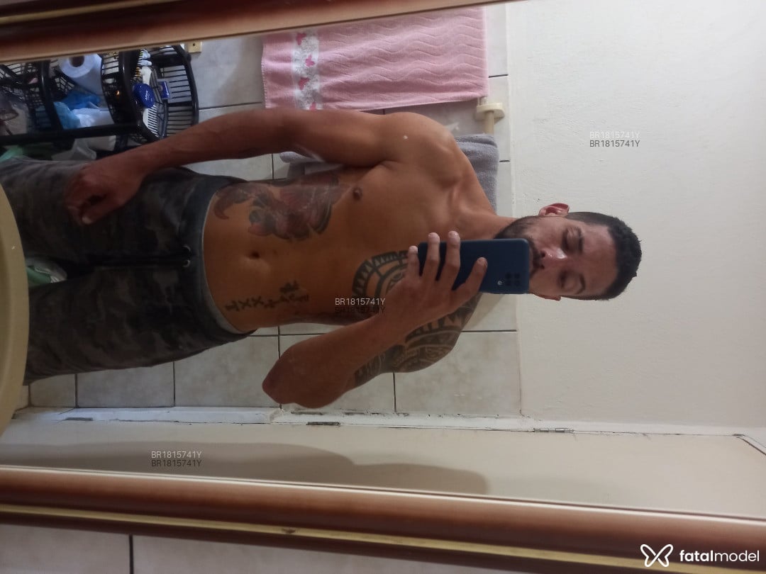 Acompanhante homem morena (o) de olhos verdes em Virtual - Caçador