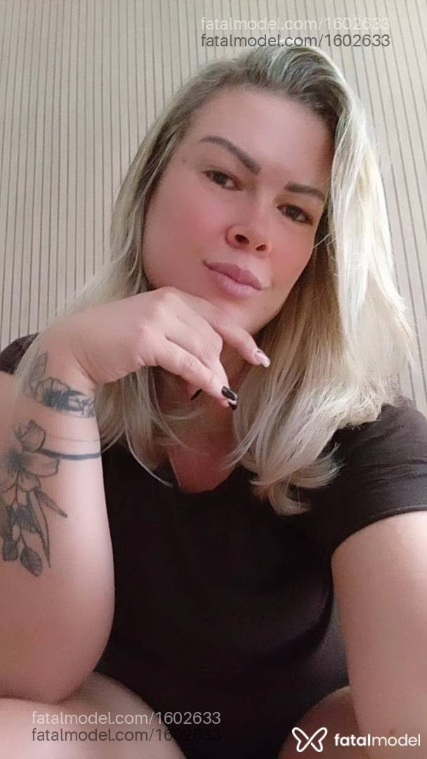 Acompanhante mulher loira (o) de olhos castanhos - Bia Oliver