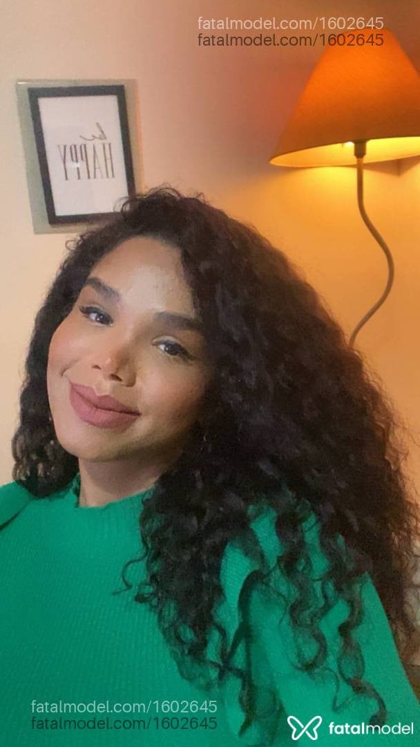 Acompanhante travesti com cabelo castanho de olhos pretos em Poços de Caldas - Claudia Gonçalves