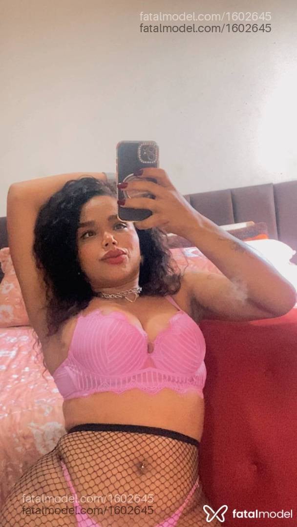 Acompanhante travesti com cabelo castanho de olhos pretos em Poços de Caldas - Claudia Gonçalves