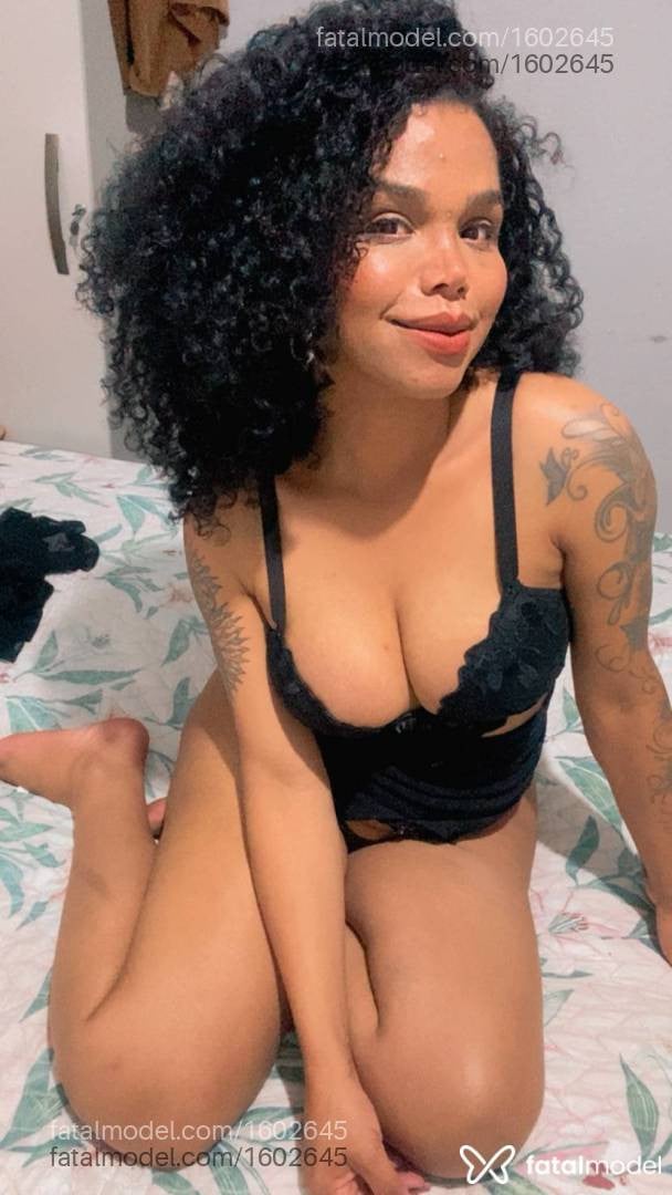 Acompanhante travesti com cabelo castanho de olhos pretos - Claudia Gonçalves