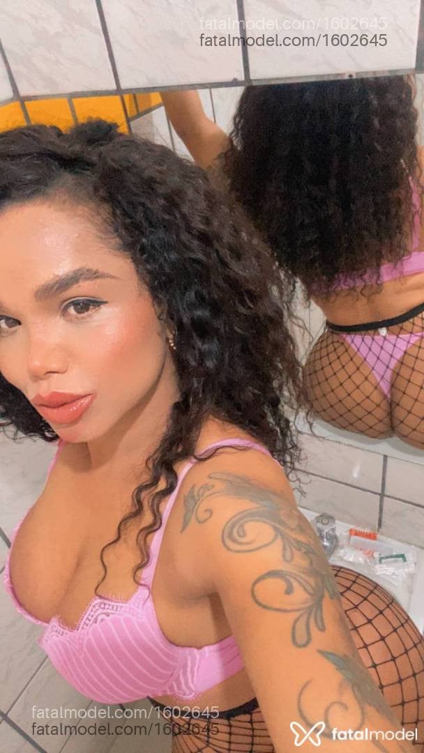 Acompanhante travesti com cabelo castanho de olhos pretos em Poços de Caldas - Claudia Gonçalves