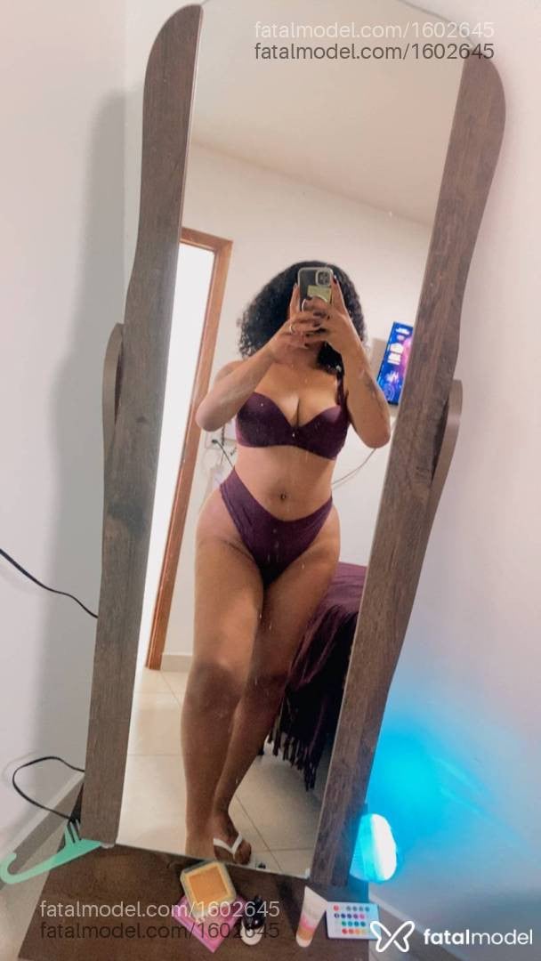 Acompanhante travesti com cabelo castanho de olhos pretos - Claudia Gonçalves
