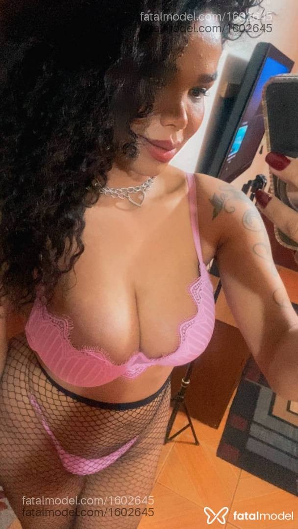 Acompanhante travesti com cabelo castanho de olhos pretos em Poços de Caldas - Claudia Gonçalves