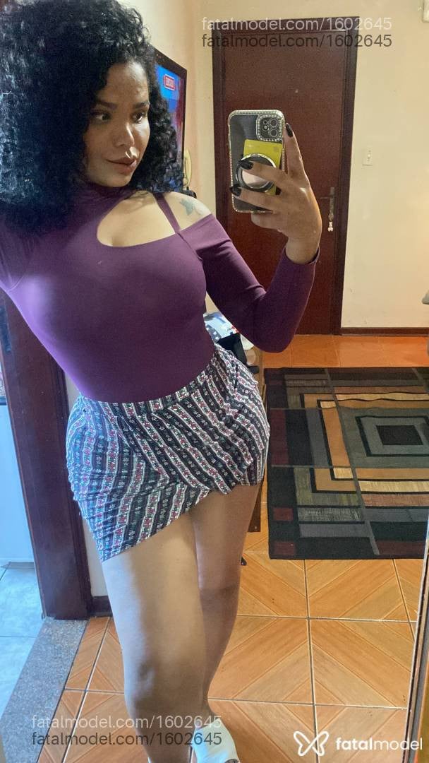 Acompanhante travesti com cabelo castanho de olhos pretos - Claudia Gonçalves
