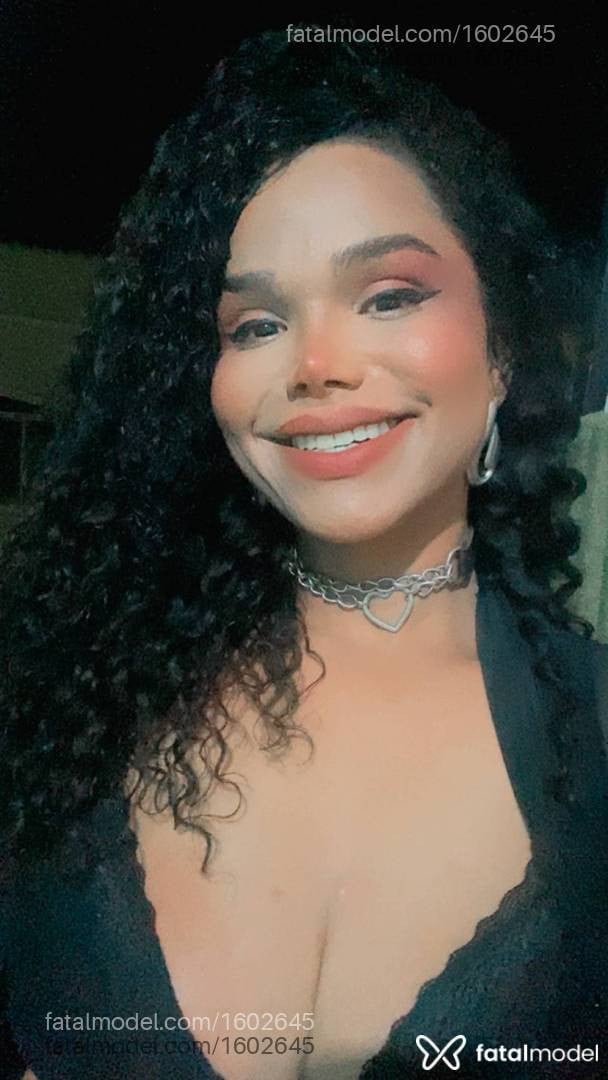 Acompanhante travesti com cabelo castanho de olhos pretos - Claudia Gonçalves