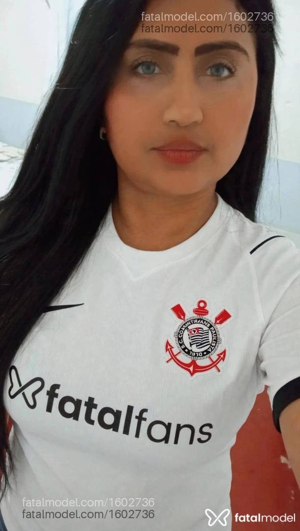 Acompanhante mulher com cabelo castanho de olhos mel - Mayumi