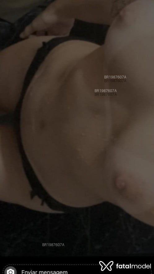 Acompanhante mulher com cabelo castanho de olhos castanhos - belly Acompanhante mulher com cabelo castanho de olhos castanhos - belly