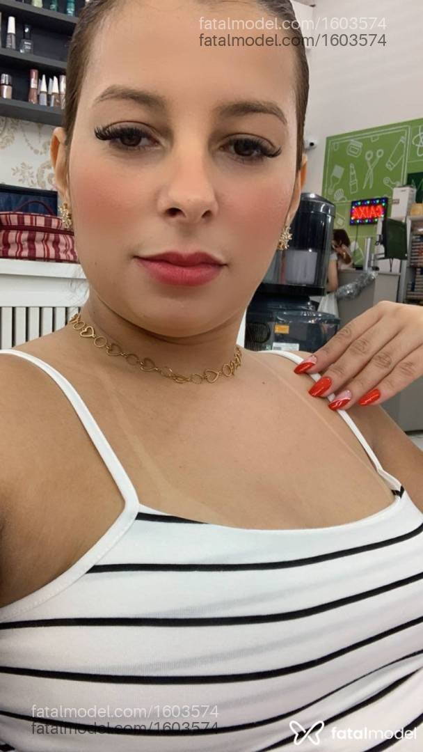 Acompanhante mulher com cabelo castanho de olhos castanhos - Isabella Mendes