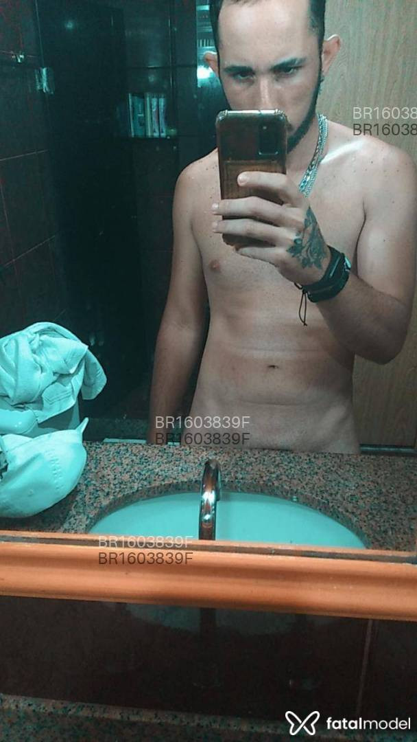 Acompanhante homem morena (o) de olhos castanhos em Cabo Frio - Arthur Silva