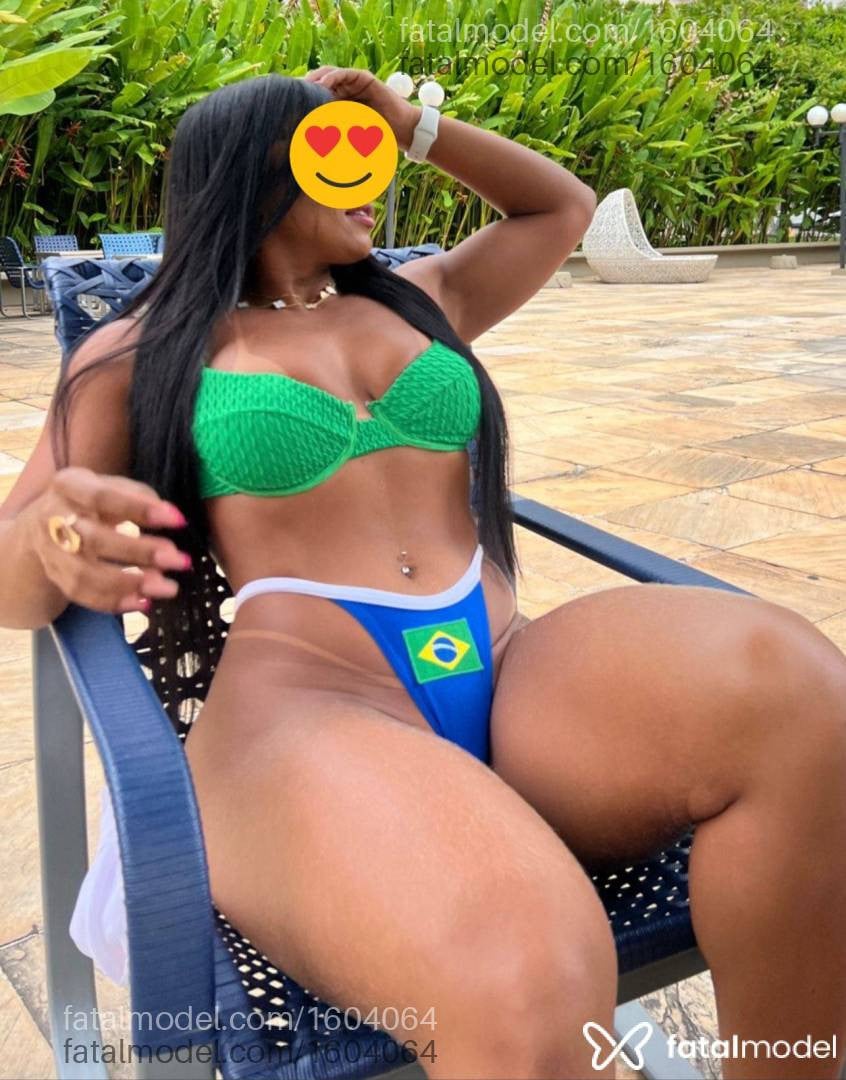 Acompanhante mulher morena (o) de olhos mel - Felícia Fênix