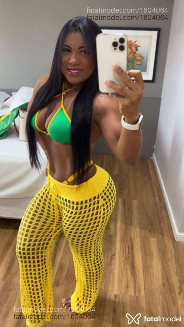 Acompanhante mulher morena (o) de olhos mel - Felícia Fênix