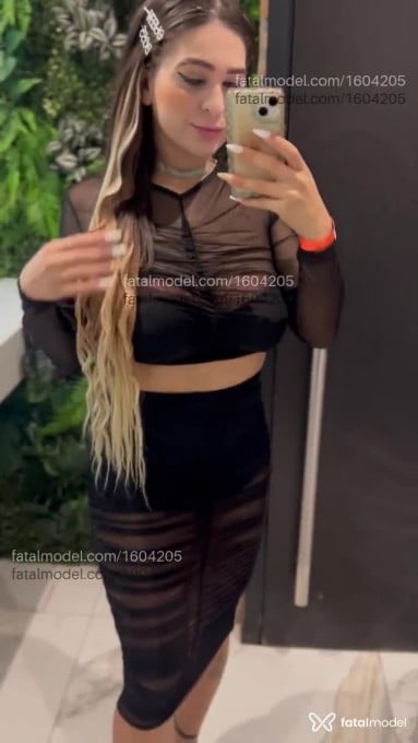 Acompanhante mulher com cabelo castanho de olhos verdes em São Paulo - Raquel Moura