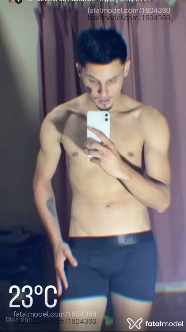 Acompanhante homem morena (o) de olhos castanhos - Victor