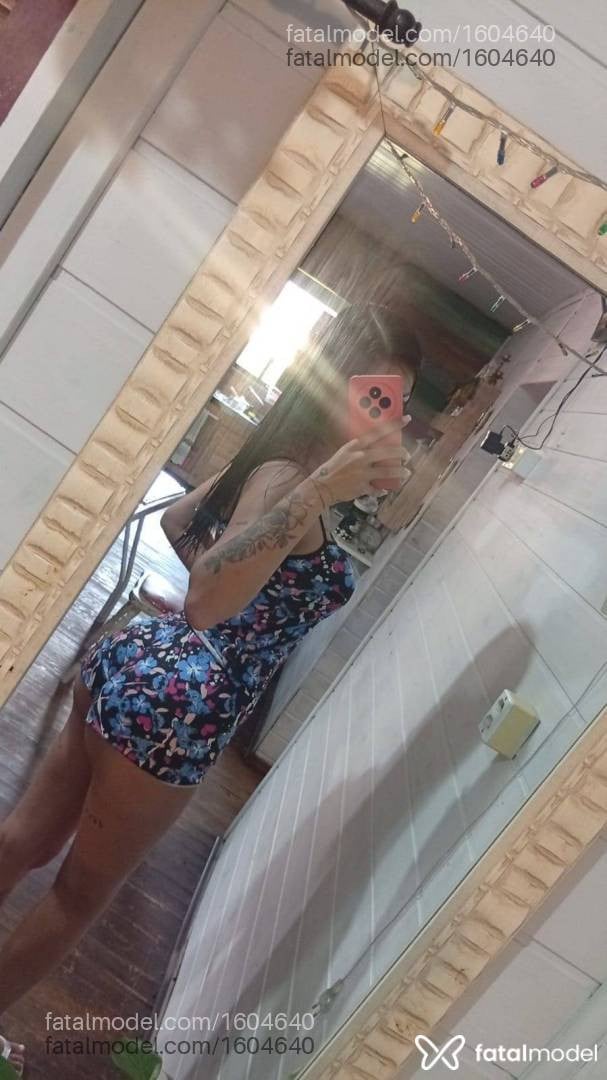 Acompanhante mulher trans com cabelo castanho de olhos castanhos em Porto Alegre - Morena