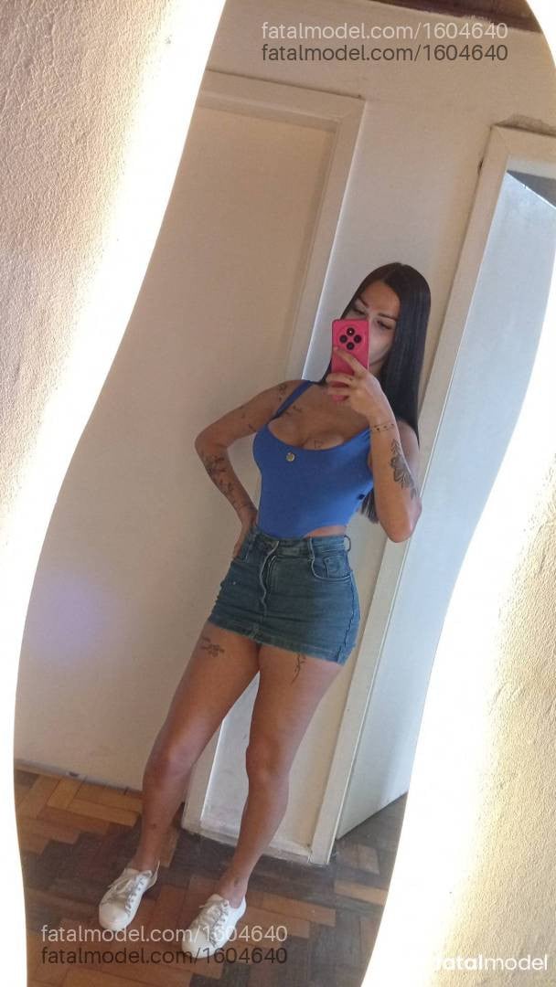 Acompanhante mulher trans com cabelo castanho de olhos castanhos em Porto Alegre - Morena