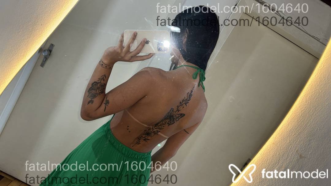 Acompanhante mulher trans com cabelo castanho de olhos castanhos - Morena