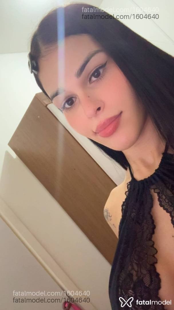 Acompanhante mulher trans com cabelo castanho de olhos castanhos - Morena