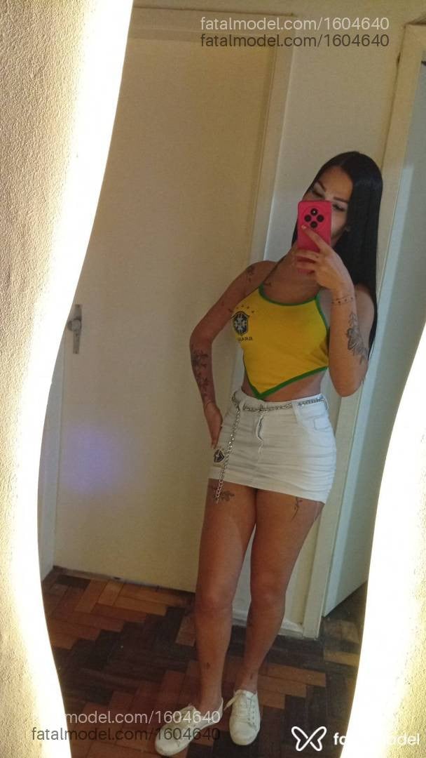 Acompanhante mulher trans com cabelo castanho de olhos castanhos em Porto Alegre - Morena