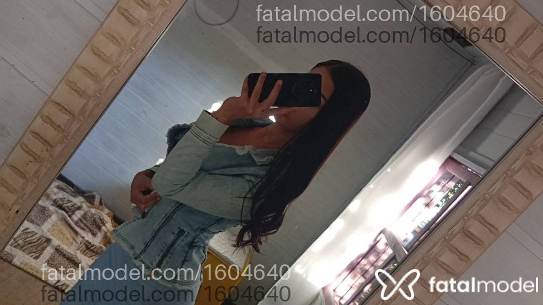 Acompanhante mulher trans com cabelo castanho de olhos castanhos - Morena