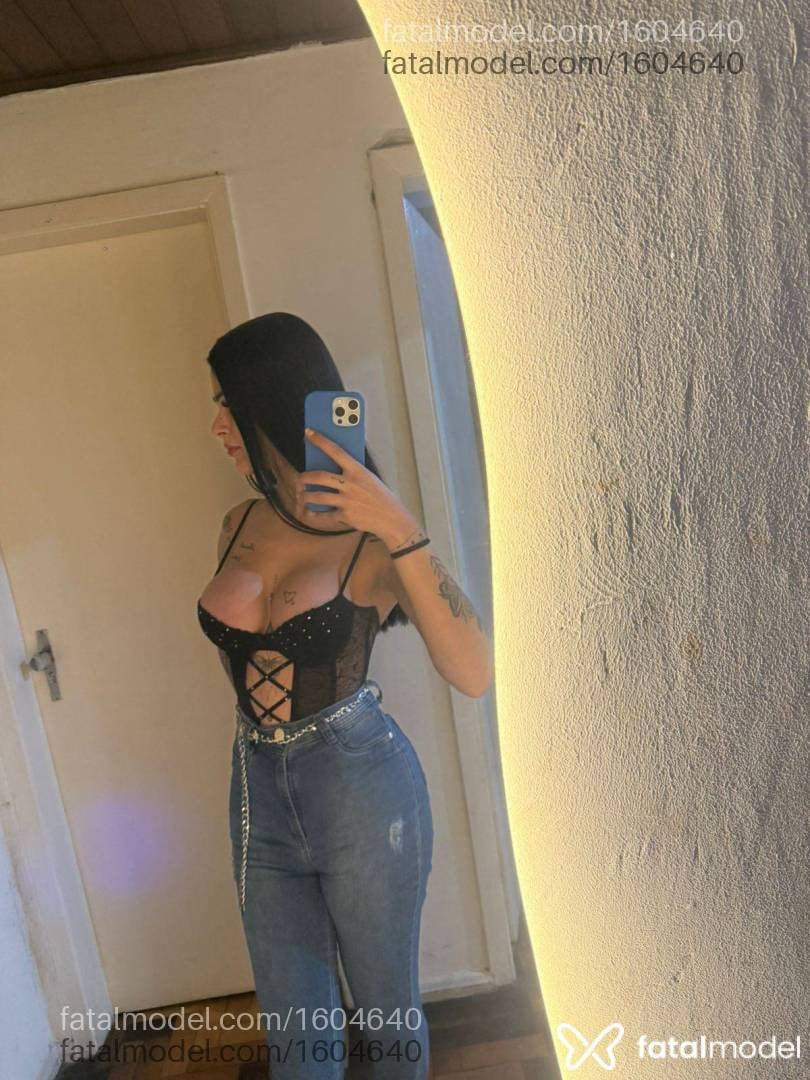 Acompanhante mulher trans com cabelo castanho de olhos castanhos em Porto Alegre - Morena