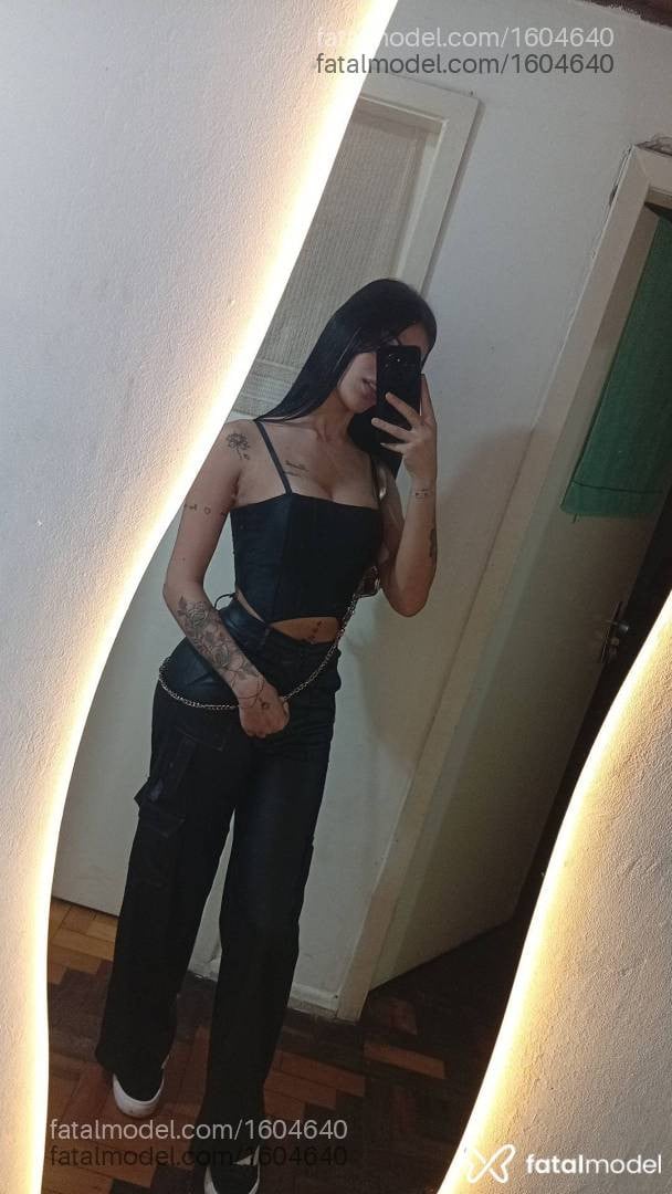 Acompanhante mulher trans com cabelo castanho de olhos castanhos - Morena