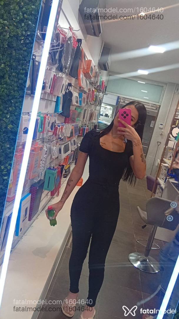 Acompanhante mulher trans com cabelo castanho de olhos castanhos em Porto Alegre - Morena