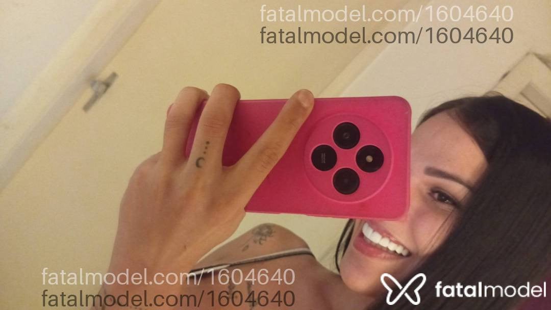 Acompanhante mulher trans com cabelo castanho de olhos castanhos - Morena