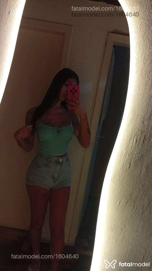 Acompanhante mulher trans com cabelo castanho de olhos castanhos - Morena