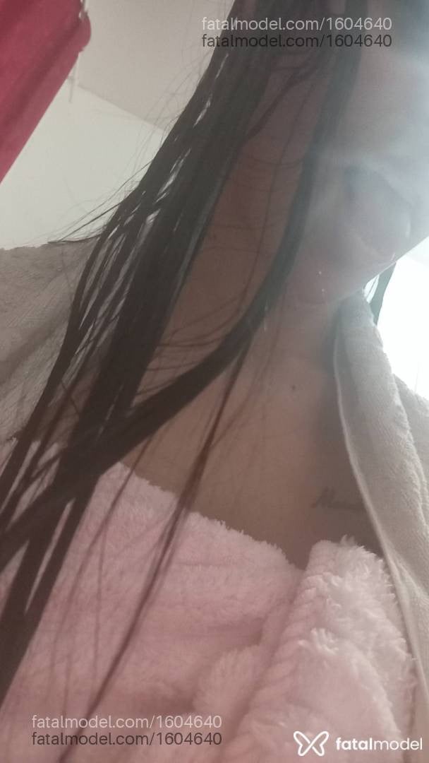 Acompanhante mulher trans com cabelo castanho de olhos castanhos - Morena