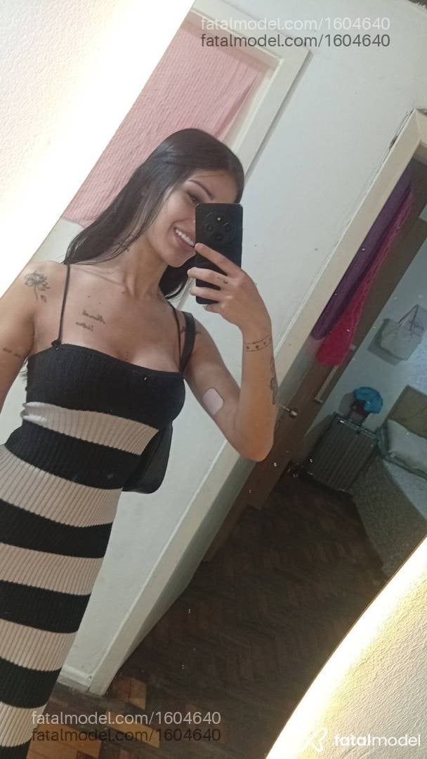 Acompanhante mulher trans com cabelo castanho de olhos castanhos - Morena