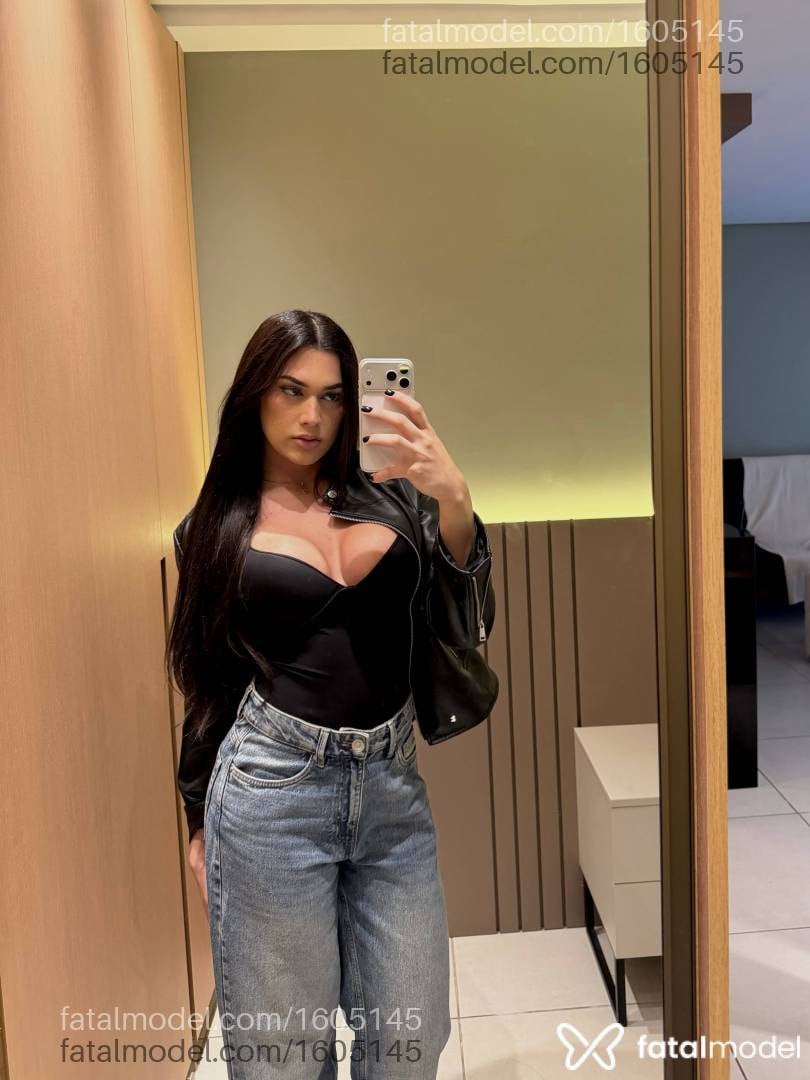Acompanhante mulher trans morena (o) de olhos castanhos - Sophia