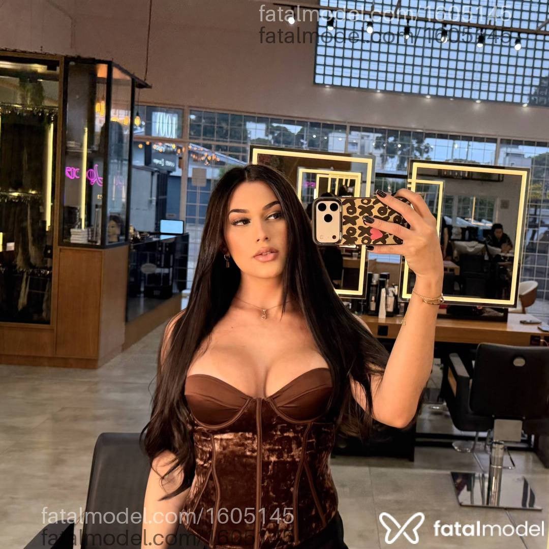 Acompanhante mulher trans loira (o) de olhos castanhos - Sophia