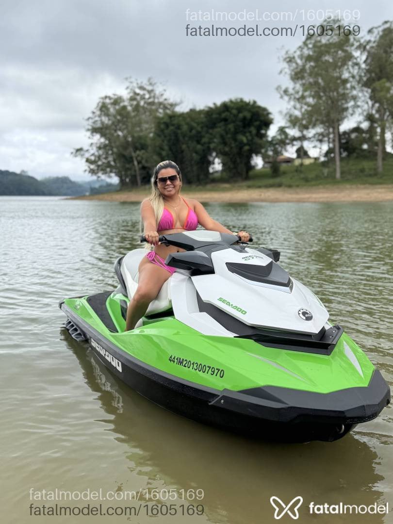 Acompanhante mulher loira (o) de olhos castanhos - Lua