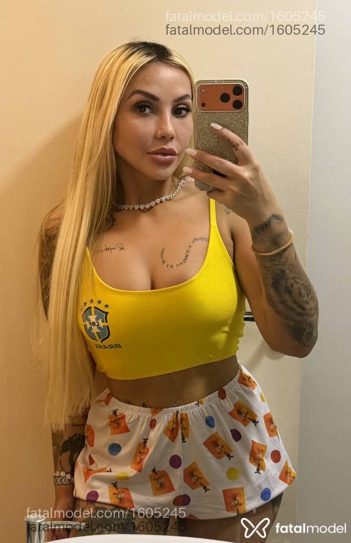 Acompanhante mulher loira (o) de olhos castanhos - Sofia