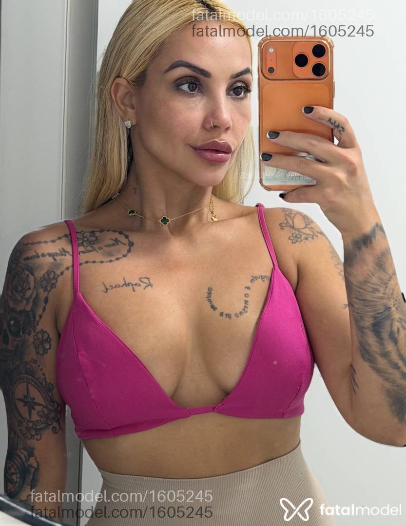 Acompanhante mulher loira (o) de olhos castanhos - Sofia