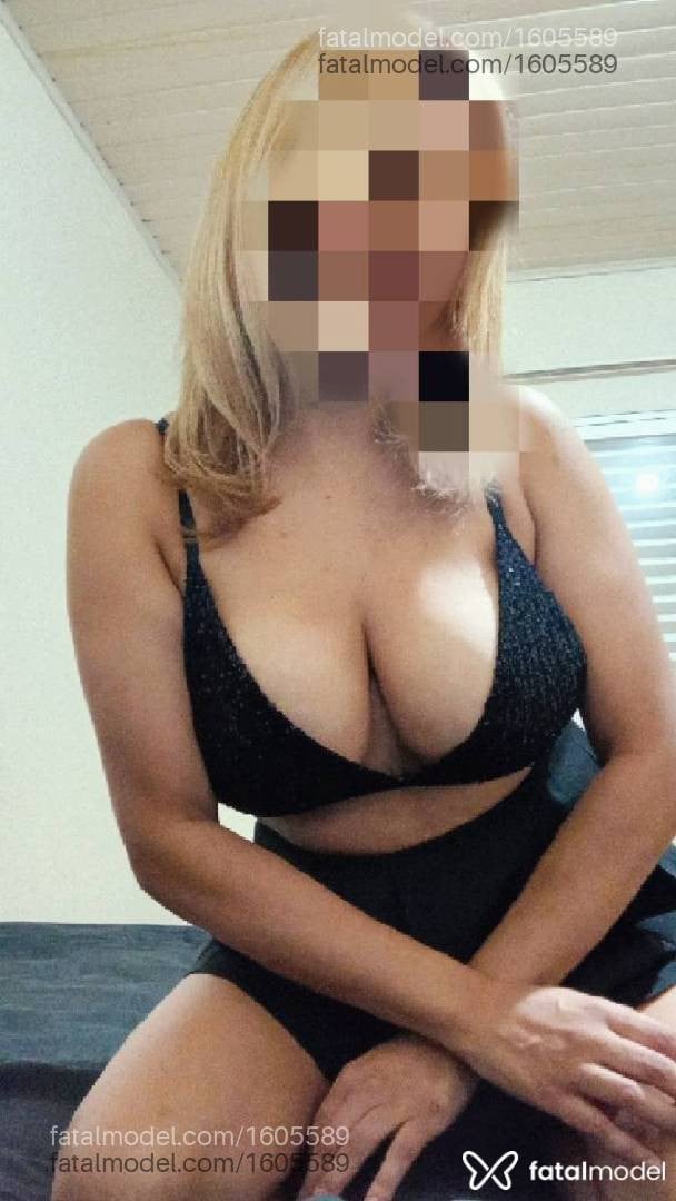 Acompanhante mulher loira (o) de olhos castanhos - Mel lima
