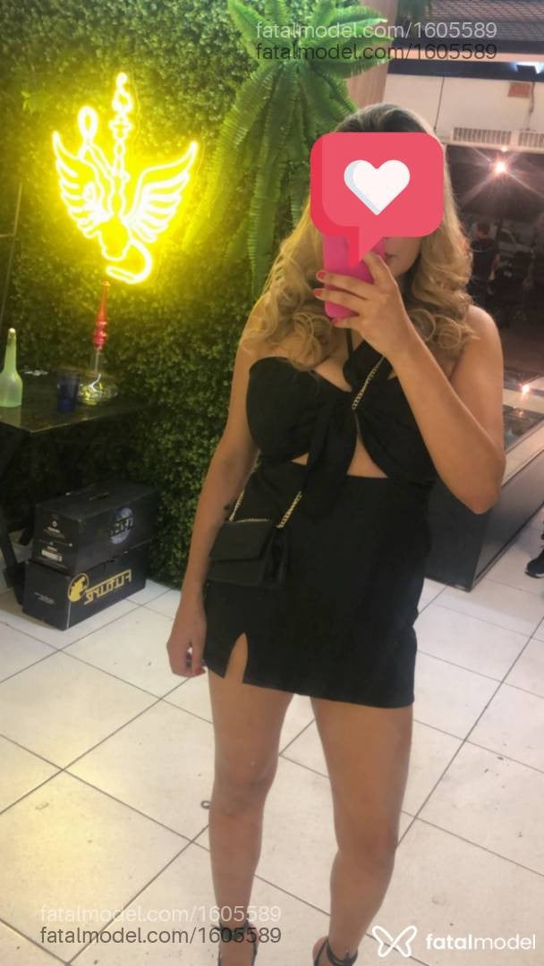 Acompanhante mulher loira (o) de olhos castanhos - Mel lima