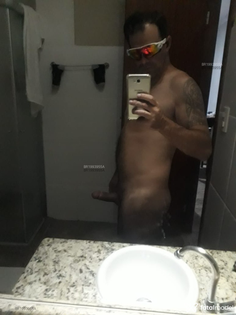 Acompanhante homem com cabelo castanho de olhos verdes - Edu Mendes Acompanhante homem com cabelo castanho de olhos verdes - Edu Mendes