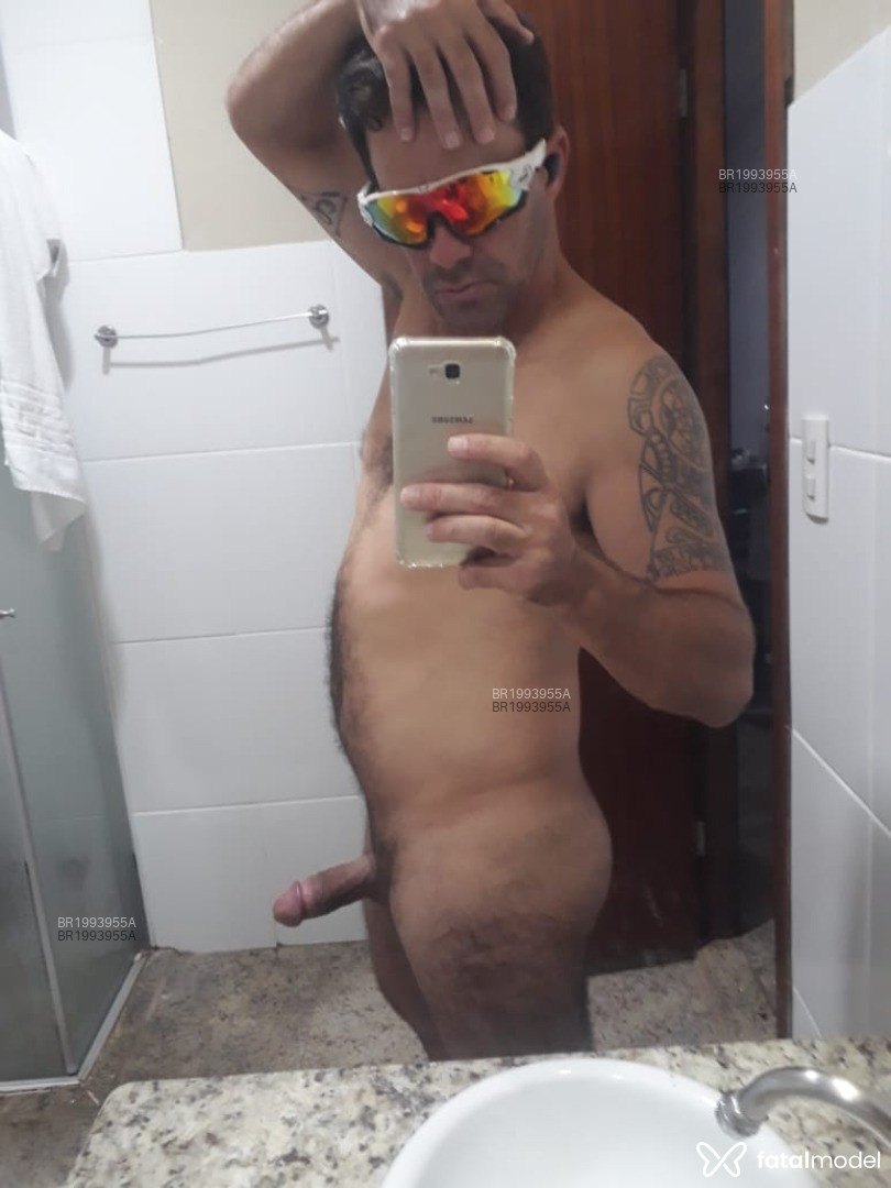 Acompanhante homem com cabelo castanho de olhos verdes - Edu Mendes Acompanhante homem com cabelo castanho de olhos verdes - Edu Mendes