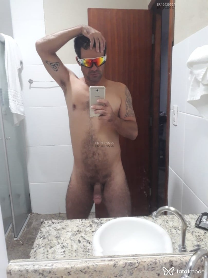 Acompanhante homem com cabelo castanho de olhos verdes - Edu Mendes Acompanhante homem com cabelo castanho de olhos verdes - Edu Mendes