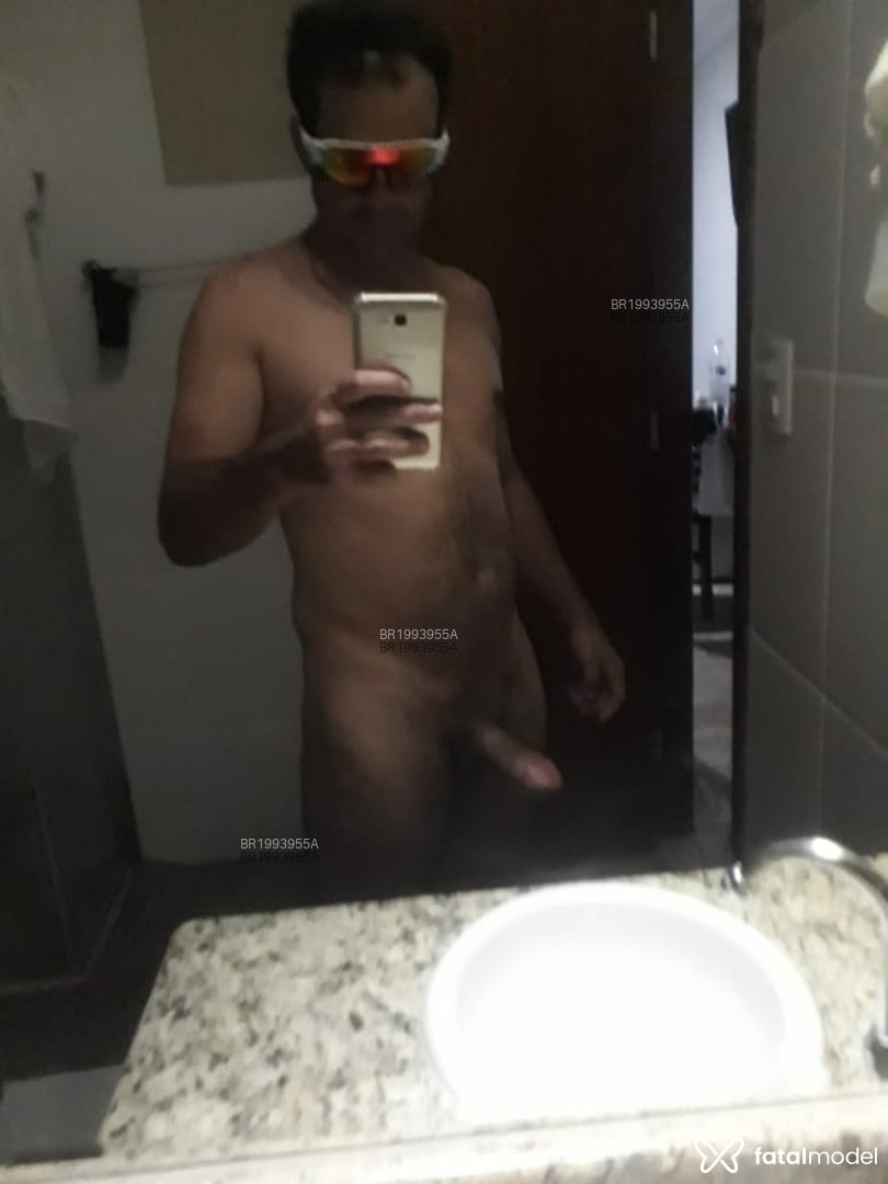 Acompanhante homem com cabelo castanho de olhos verdes - Edu Mendes Acompanhante homem com cabelo castanho de olhos verdes - Edu Mendes
