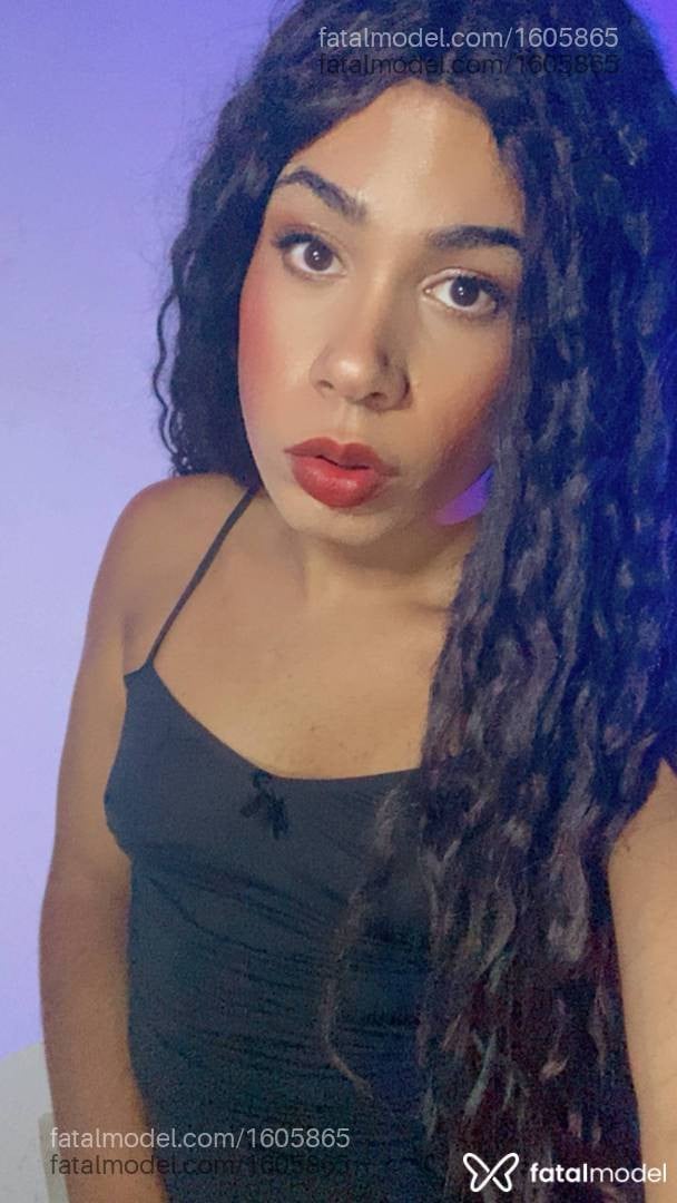 Acompanhante mulher trans morena (o) de olhos castanhos - Angel