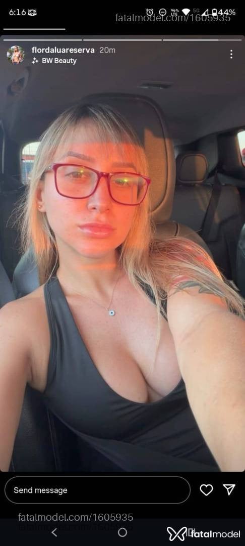 Acompanhante mulher loira (o) de olhos castanhos - bianca