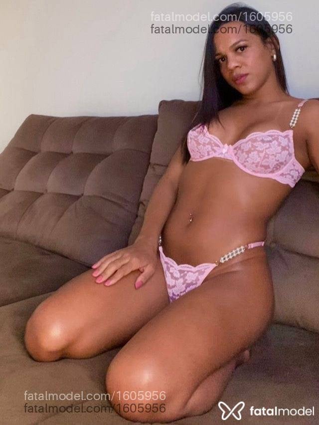 Acompanhante travesti com cabelo castanho de olhos castanhos - Amanda Borges