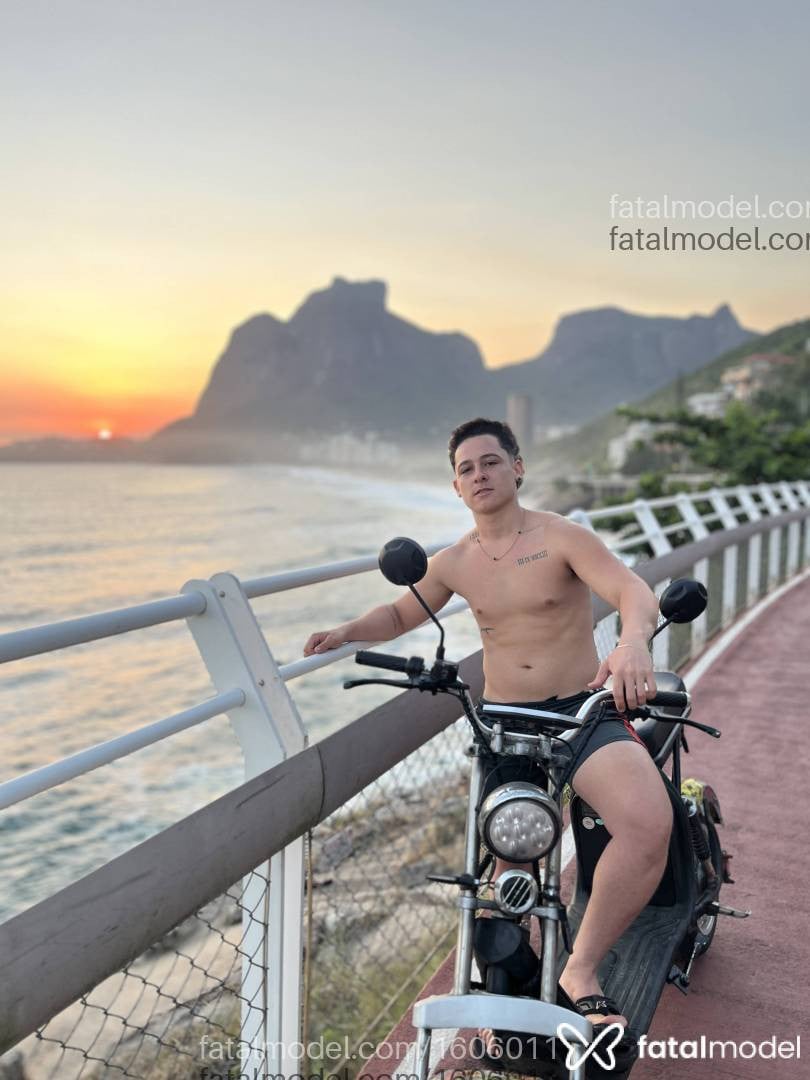 Acompanhante homem com cabelo castanho de olhos castanhos em Rio de Janeiro Acompanhante homem com cabelo castanho de olhos castanhos em Rio de Janeiro - Bernardo Horta